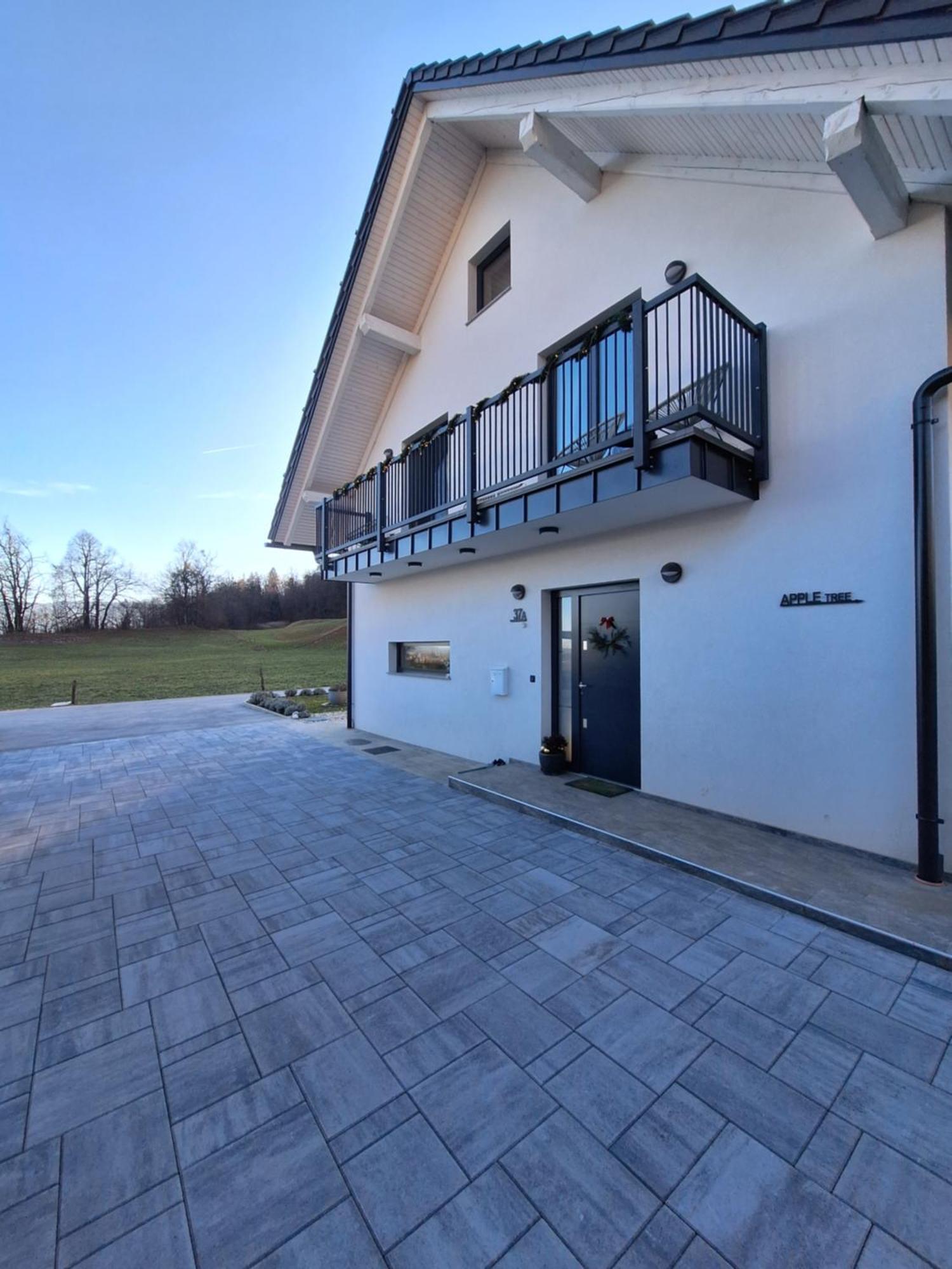 Apple Tree Apartment เบลด ภายนอก รูปภาพ